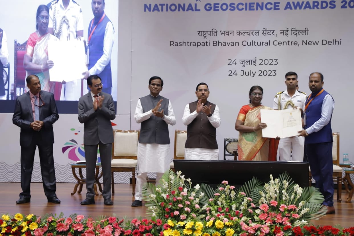 President of India gave 'National Young Geologist Award 2022' to geologist Dr. Samal