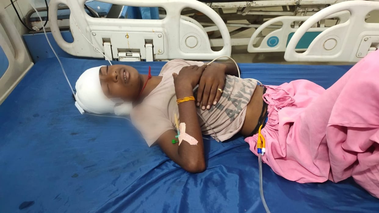Bus ran over a student going to coaching in Motihari; hospitalized in critical condition