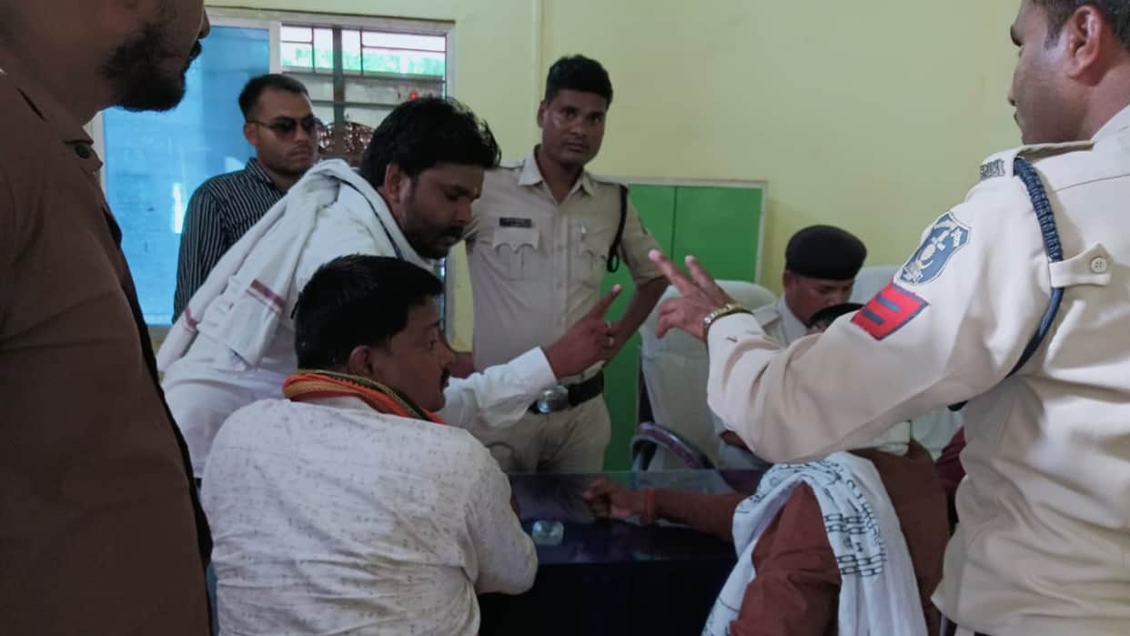 Zila Panchayat two members detained to meet Deputy CM ts Singhdev in Bemetara