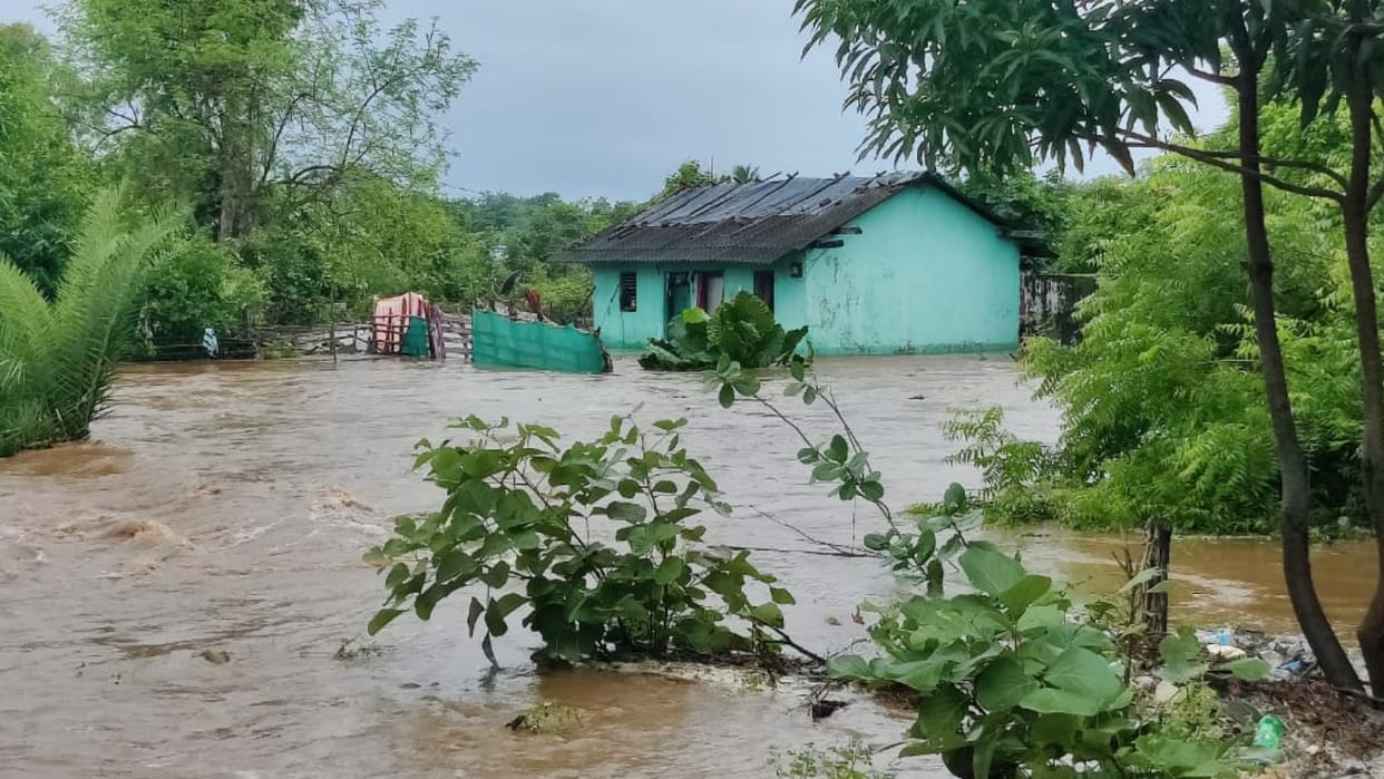 Flood situation due to rain many areas submerged in water in Bijapur