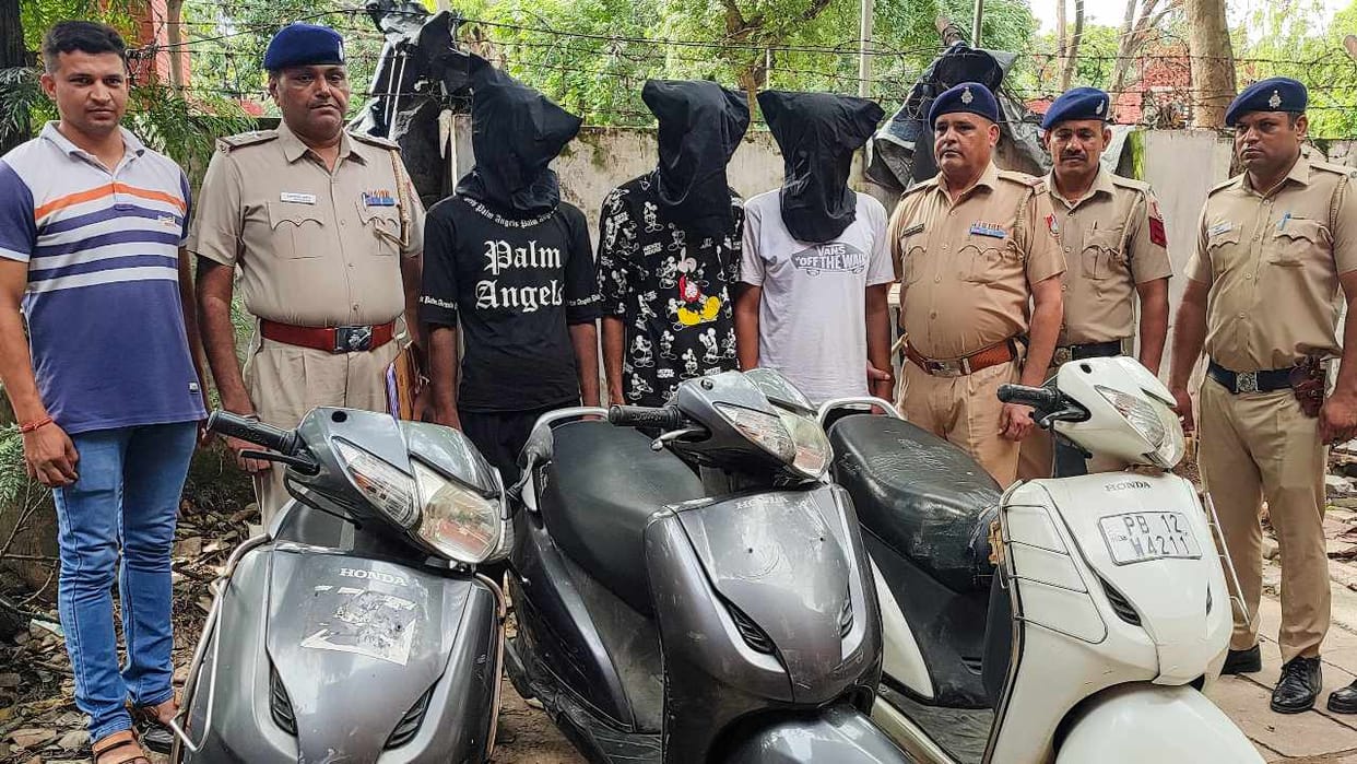 Chandigarh police busted two gangs involved in loot and theft