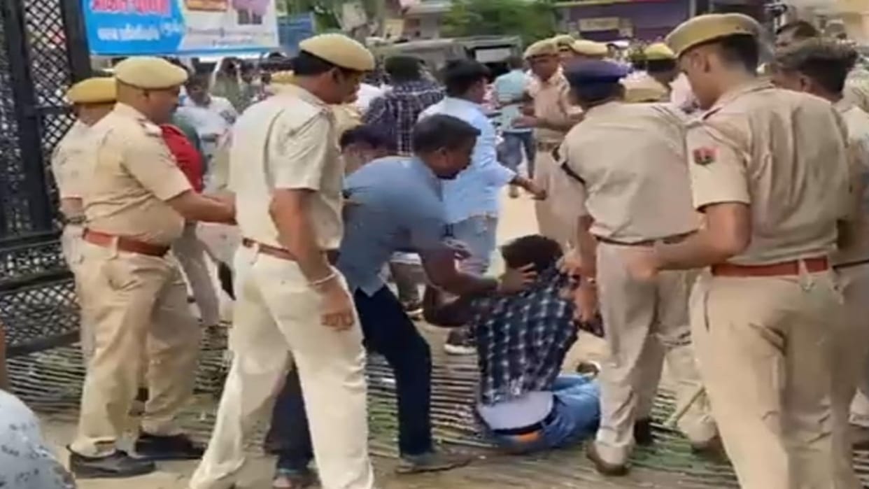 Dausa News Students created ruckus in Pandit Naval Kishore Sharma PG College accused staff of misbehavior