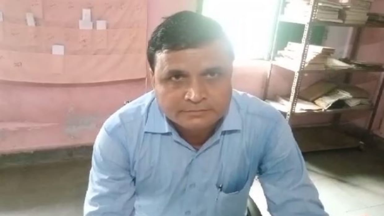 Dausa News Police demanded five thousand rupees broker and constable arrested to bring out truth