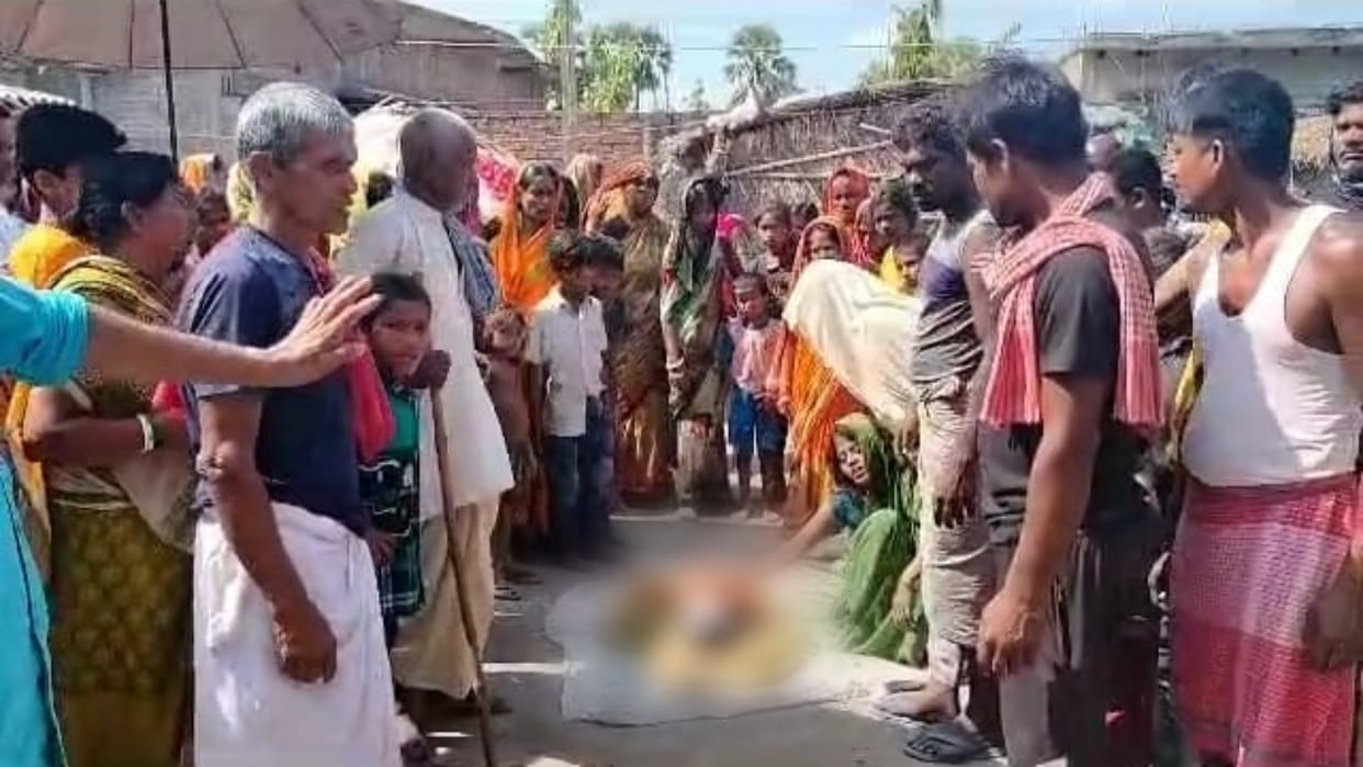 Drunken father attacked his 3 year old son's neck with a machete in Samastipur; seriously injured