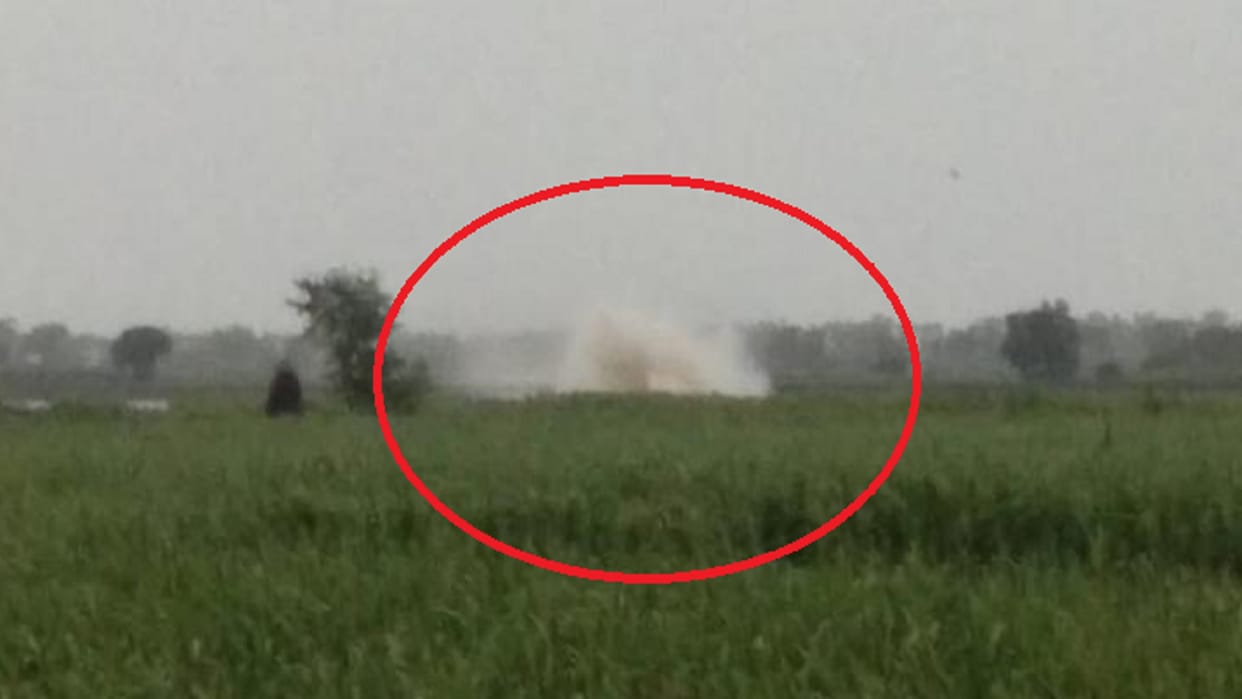 Gas pipeline of IGL company burst in Yamuna river in Baghpat