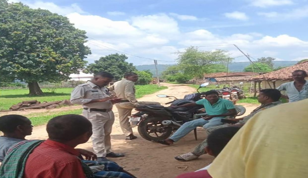 Husband hanged himself after killing his wife in Kabirdham