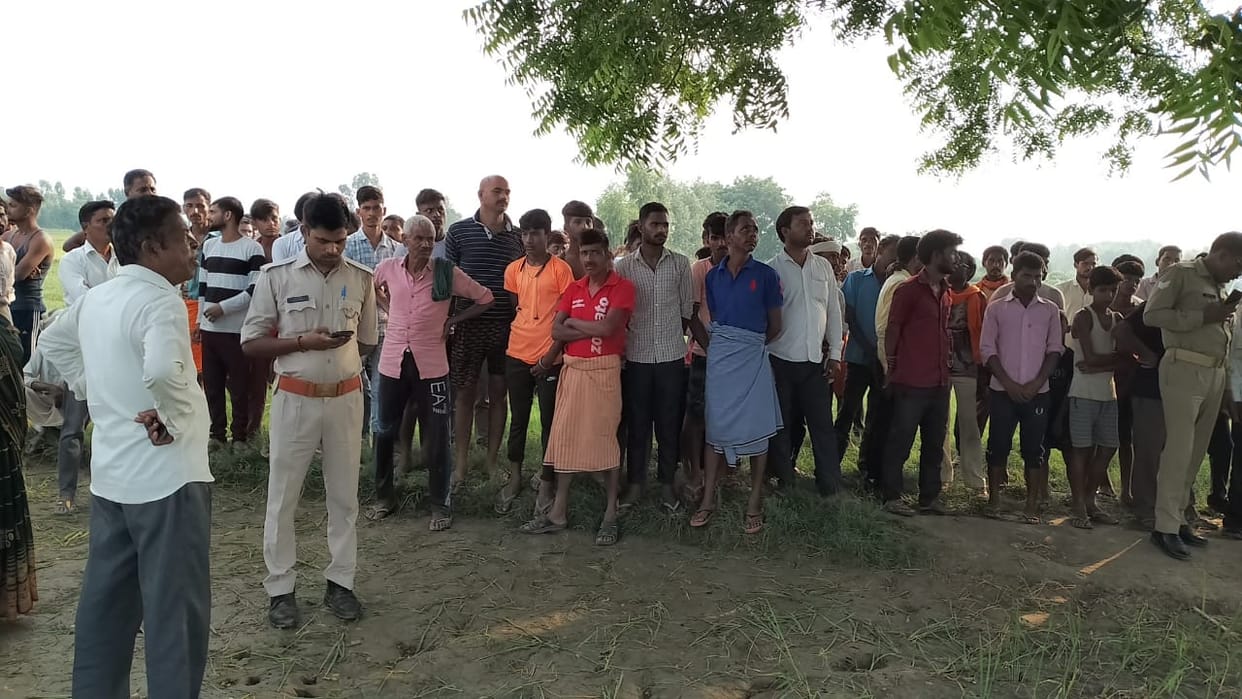 A young man and a woman committed suicide by hanging, the bodies of both were hanging from a scarf
