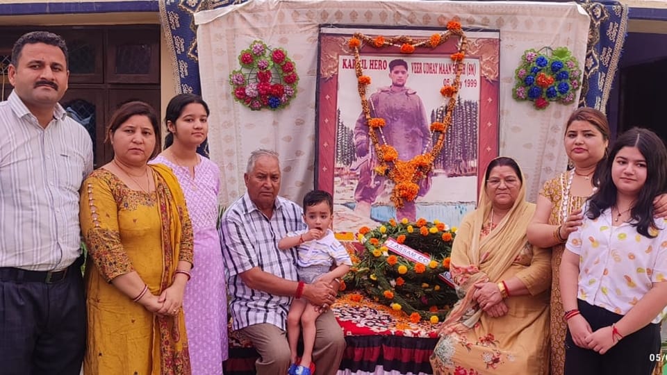 Kargill Vijay diwas: Pledge taken from school to serve nation, kargil martyr Udayaman singh of jammu