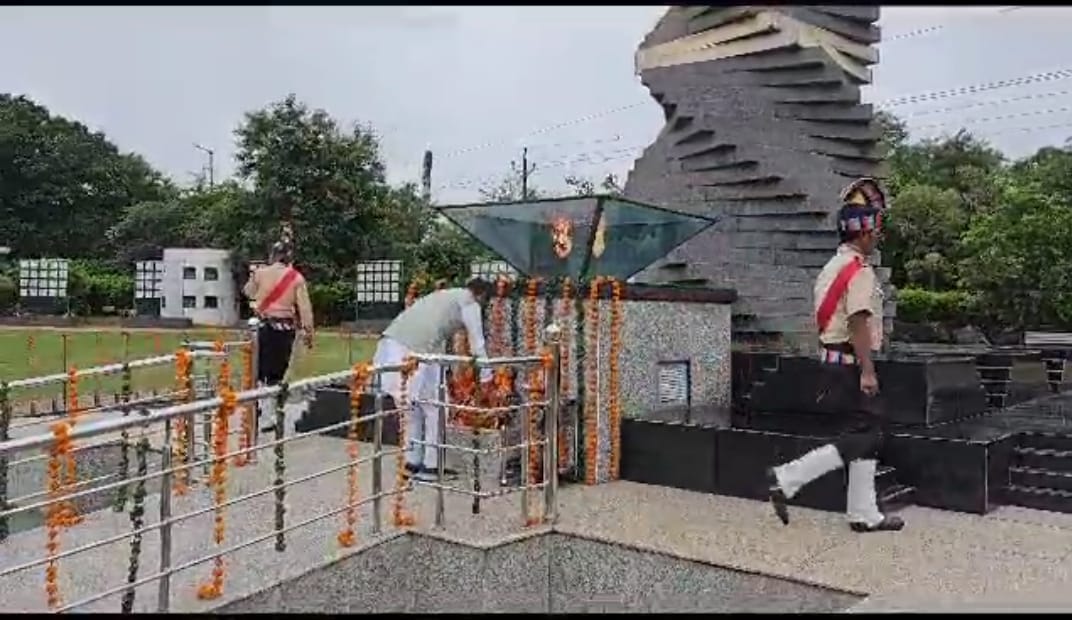 MP News: Chief Minister Shivraj Singh Chouhan bowed down to the martyrs, said - We are proud of our soldiers