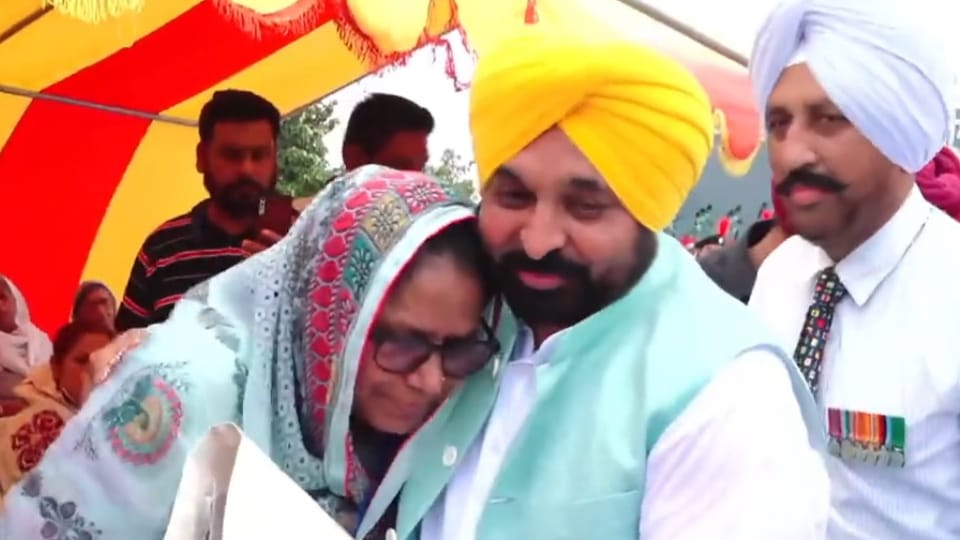 Punjab Cm Bhagwant Mann Pay tribute to Kargil War Martyrs in Amritsar