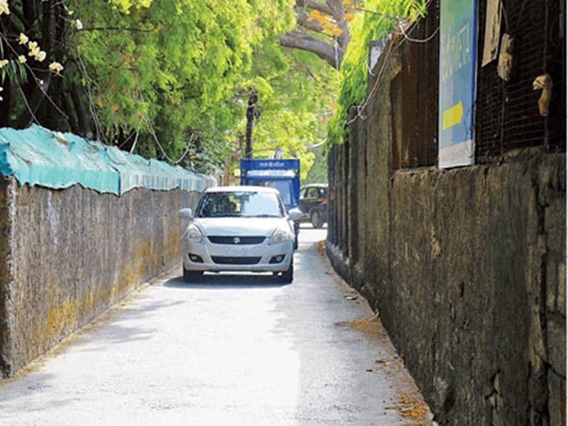 Saket-Manishpuri road engulfed in controversies, residents allege change in alignmentam