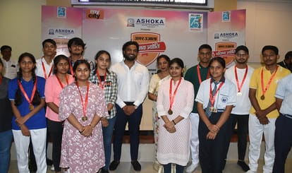 Meritorious student get Bhavishya Jyoti Samman varanasi CDO boosts morale of toppers