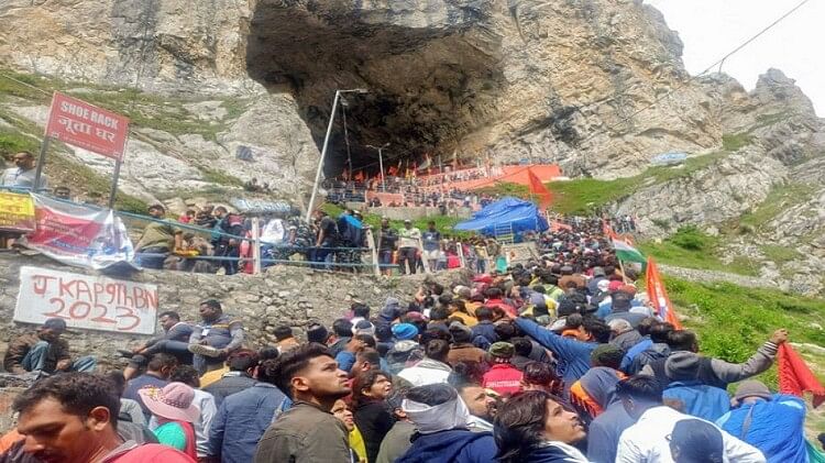 Amarnath Yatra 2023: बाबा बर्फानी के भक्तों ने पिछले साल का रिकॉर्ड तोड़ा, 369288 ने किए पवित्र गुफा के दर्शन