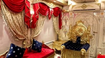 Bihar news: The four crore bus belongs to Bihar leader VIP Chief Mukesh Sahni.