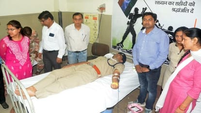 ITBP jawans donated blood in the camp of Amar Ujala Foundation