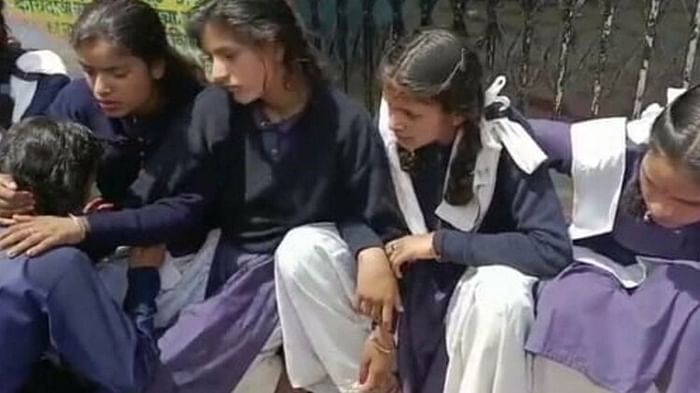 Girl students fainted in school then started crying and shouting together due to Mass hysteria Uttarkashi