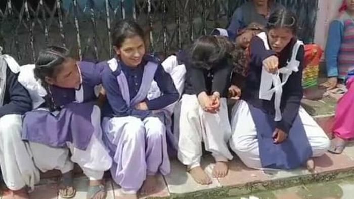 Girl students fainted in school then started crying and shouting together due to Mass hysteria Uttarkashi