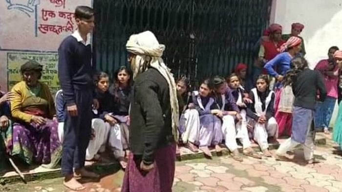 Girl students fainted in school then started crying and shouting together due to Mass hysteria Uttarkashi