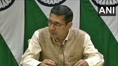 MEA PC: विदेश मंत्रालय के प्रवक्ता अरिंदम बागची ने चीन की करतूतों पर जताई नाराजगी, कहा- यह स्वीकार नहीं MEA spokesperson Arindam says Stapled visas were issued to some of our citizens by China, This is unacceptable