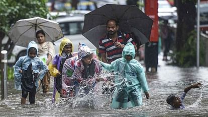 40 people stranded at Mutyala Dhara waterfall in telangana to enjoy monsoon NDRF rescuing