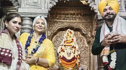 Navjot Singh Sidhu worship in kashi Vishwanath Temple with family