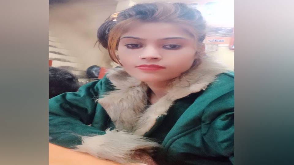 Shoe maker kills pregnant wife by slitting her throat in Agra