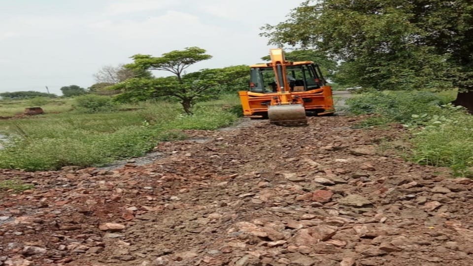 Bulldozers run on three illegal colonies