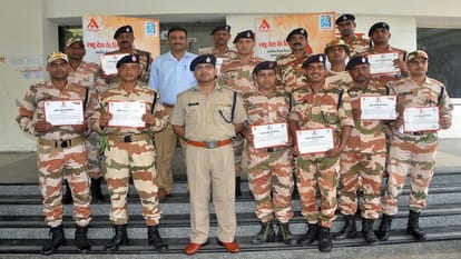 ITBP jawans donated blood in the camp of Amar Ujala Foundation
