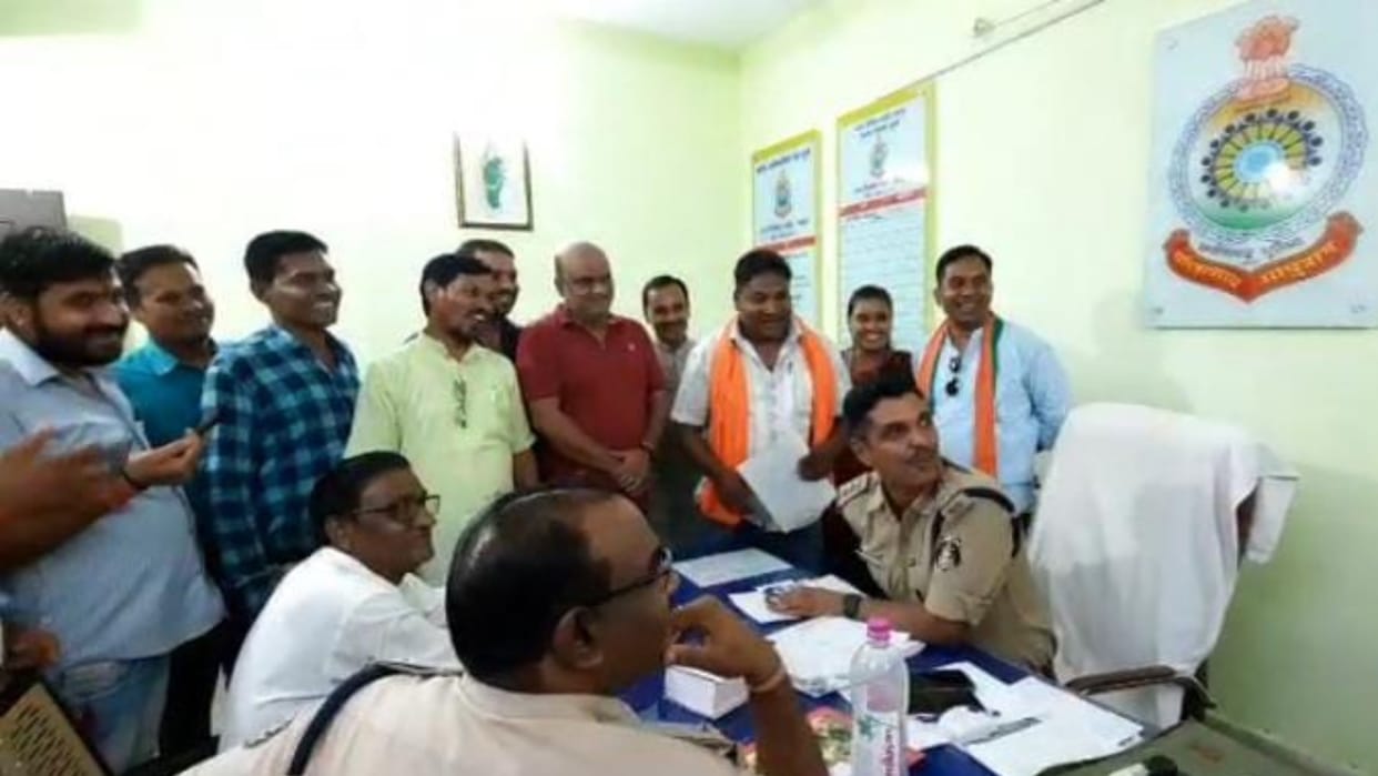 BJP councilors filed missing report in police station of Korba Municipal Commissioner