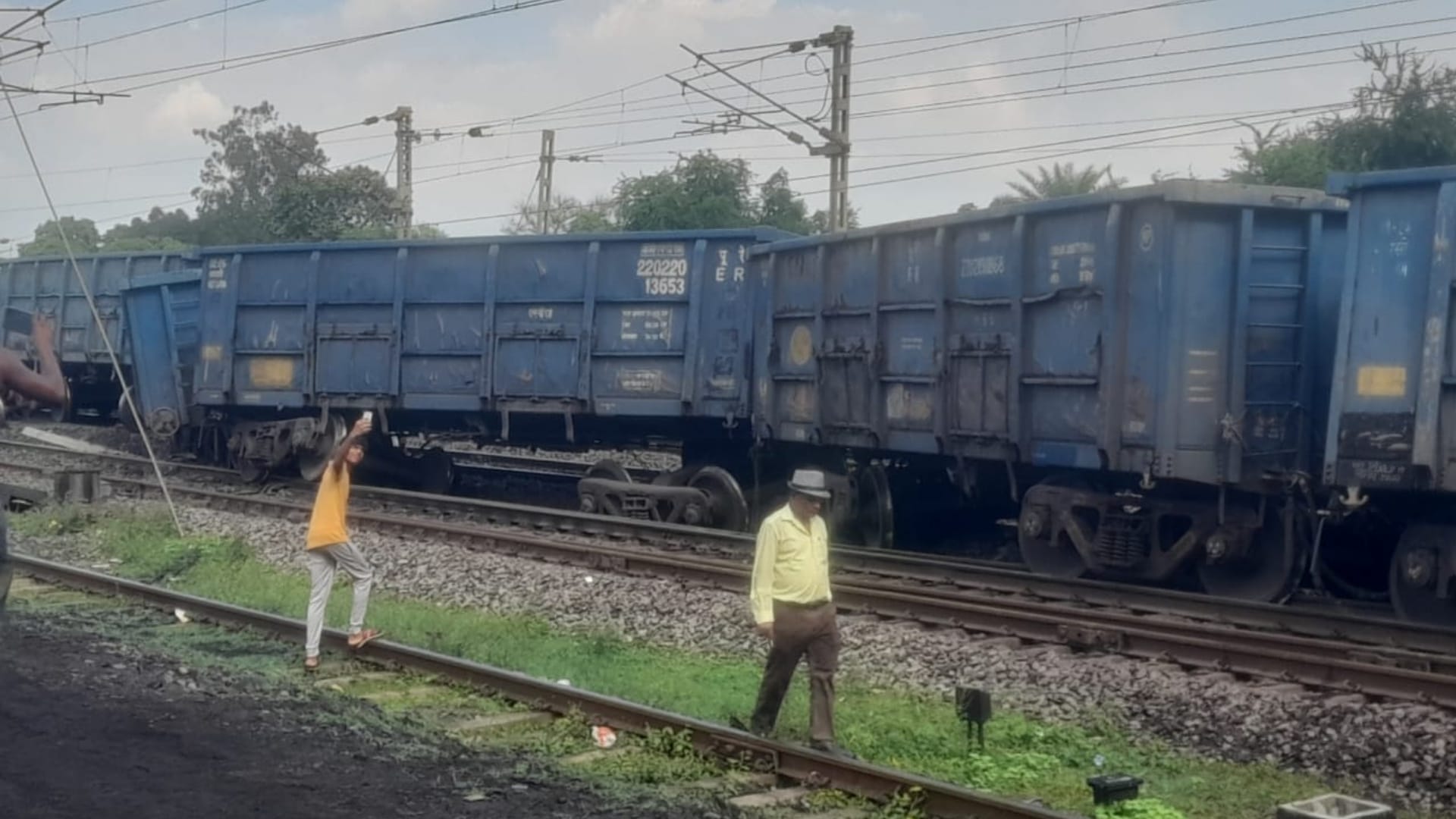 अकलतरा में मालगाड़ी डिरेल हो गई।