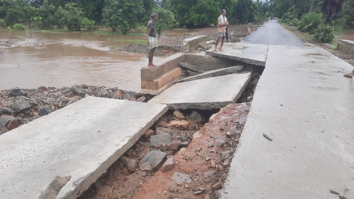 Many houses bridges and roads damaged due to rain in Bijapur flood killed child