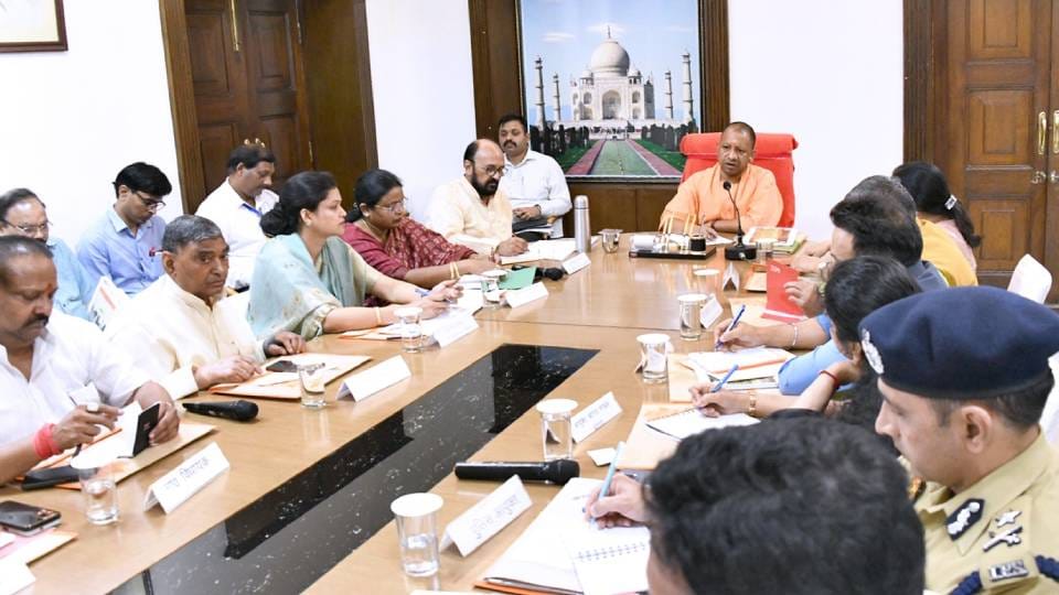 CM Yogi taught lesson of discipline by meeting with public representatives and party officials In Agra