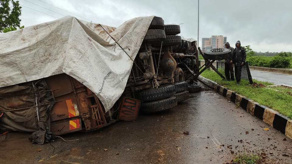 speeding truck collided with divider and overturned on road