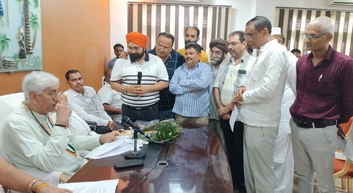 Kabirdham Truckers Association requests Deputy CM TS Singhdev to start bauxite mining and transportation