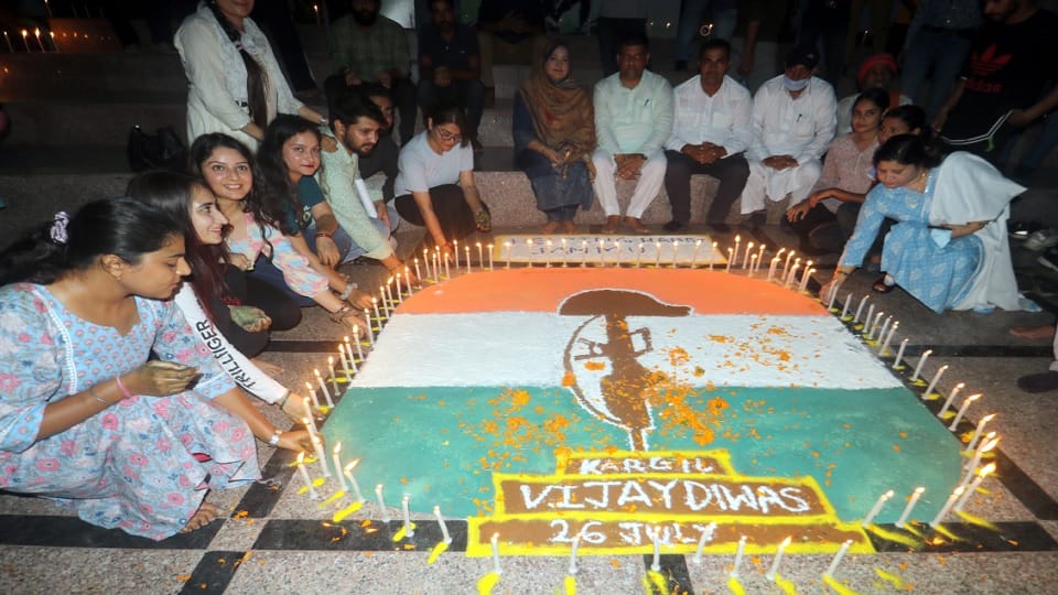 Tribute martyrs by lighting candles occasion of Kargil Vijay Diwas in Jammu