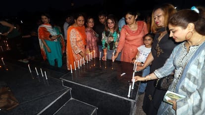 Tribute martyrs by lighting candles occasion of Kargil Vijay Diwas in Jammu