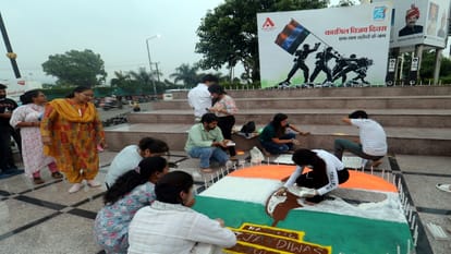 Tribute martyrs by lighting candles occasion of Kargil Vijay Diwas in Jammu
