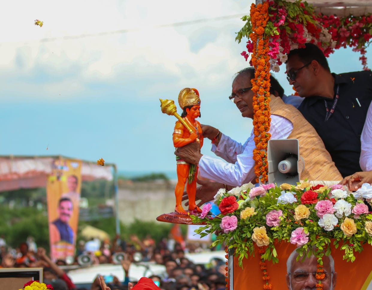 CM Shivraj: CM Shivraj reached Katni for Vikas Parv, had tea and snacks at poor's house