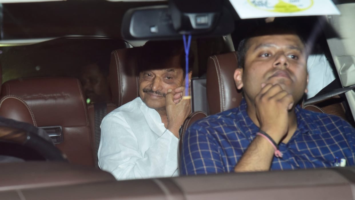 Lucknow News : Shivpal's personal secretary was made to sit in the police station