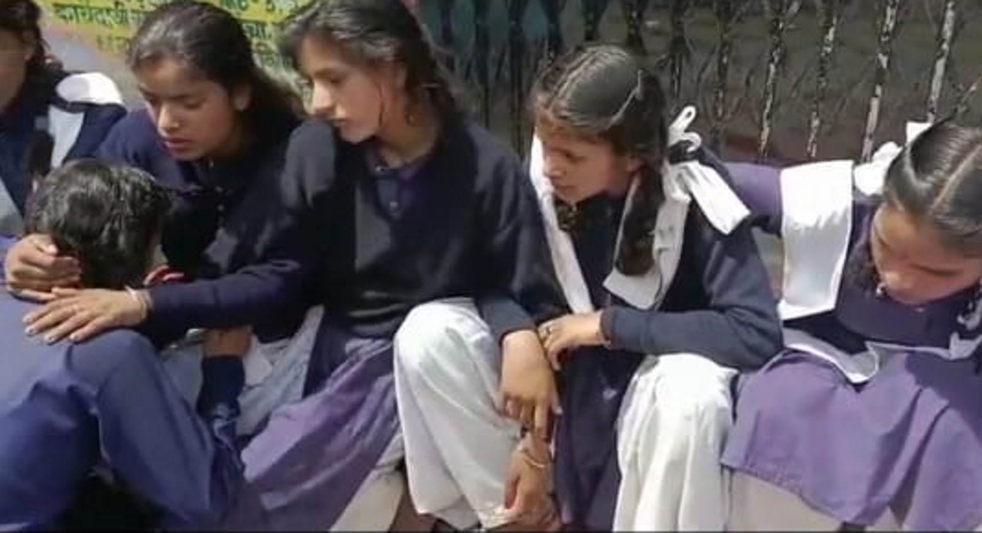 Girl students fainted in school then started crying and shouting together due to Mass hysteria Uttarkashi