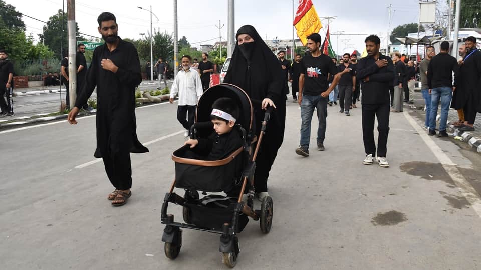 Muharram in Srinagar: Shia community takes out Muharram procession in kashmir after 3 decades on Gurubazaar-Da