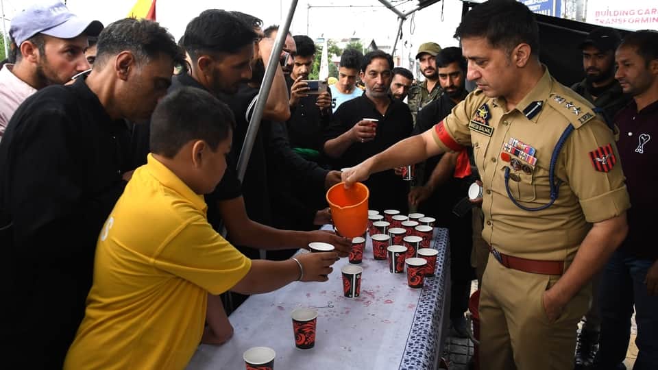 Muharram in Srinagar: Shia community takes out Muharram procession in kashmir after 3 decades on Gurubazaar-Da