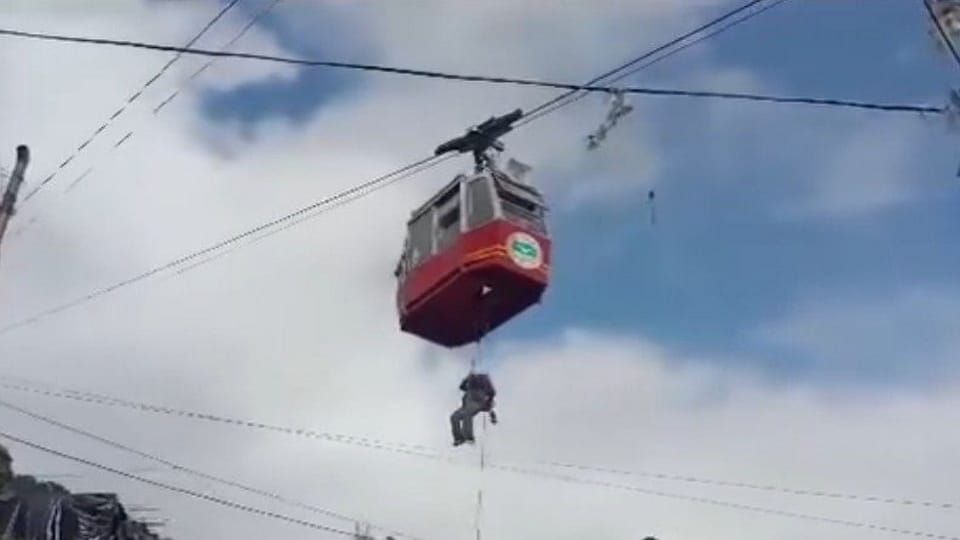 Nainital Ropeway Trolley Suddenly Stop in 150 Feet Height while carry 12 Tourist Photos