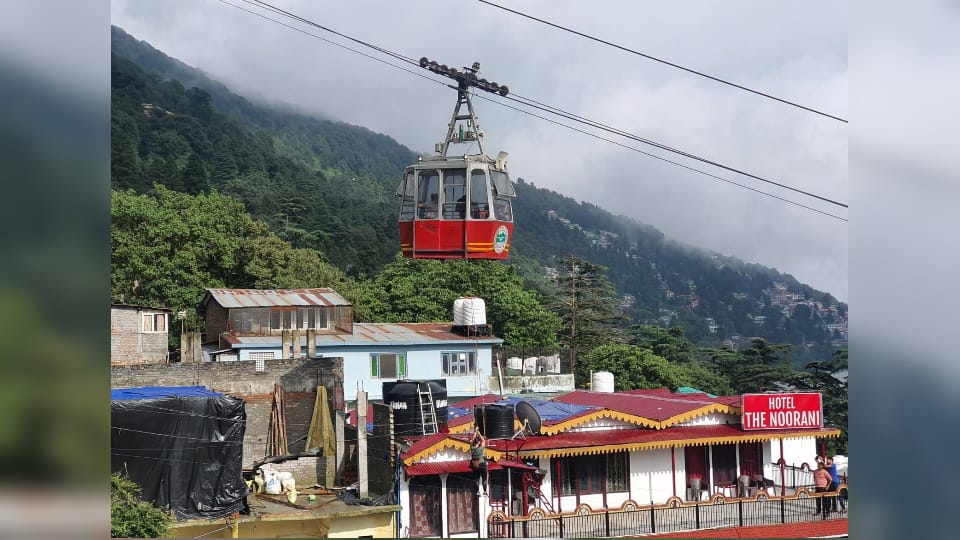 Nainital Ropeway Trolley Suddenly Stop in 150 Feet Height while carry 12 Tourist Photos