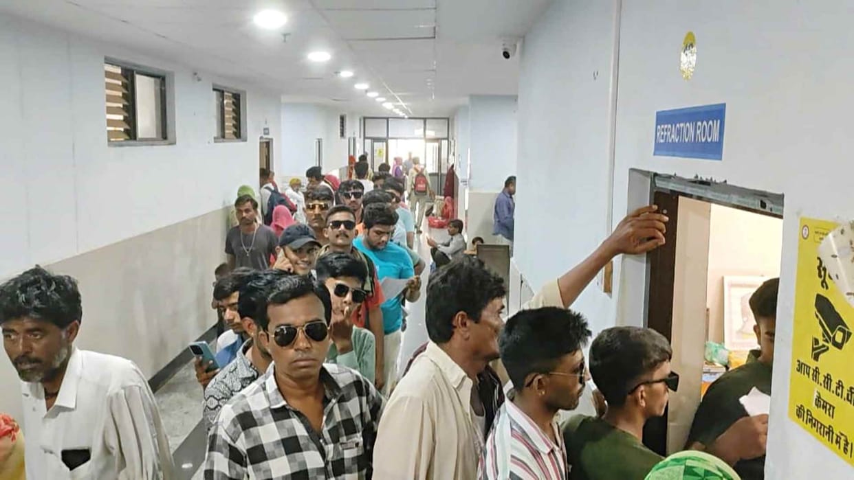 Eye patients increasing in Barmer due to 'eye flu'