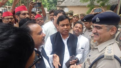 SP delegation stopped when it came to meet the student leader lodged in Naini Jail
