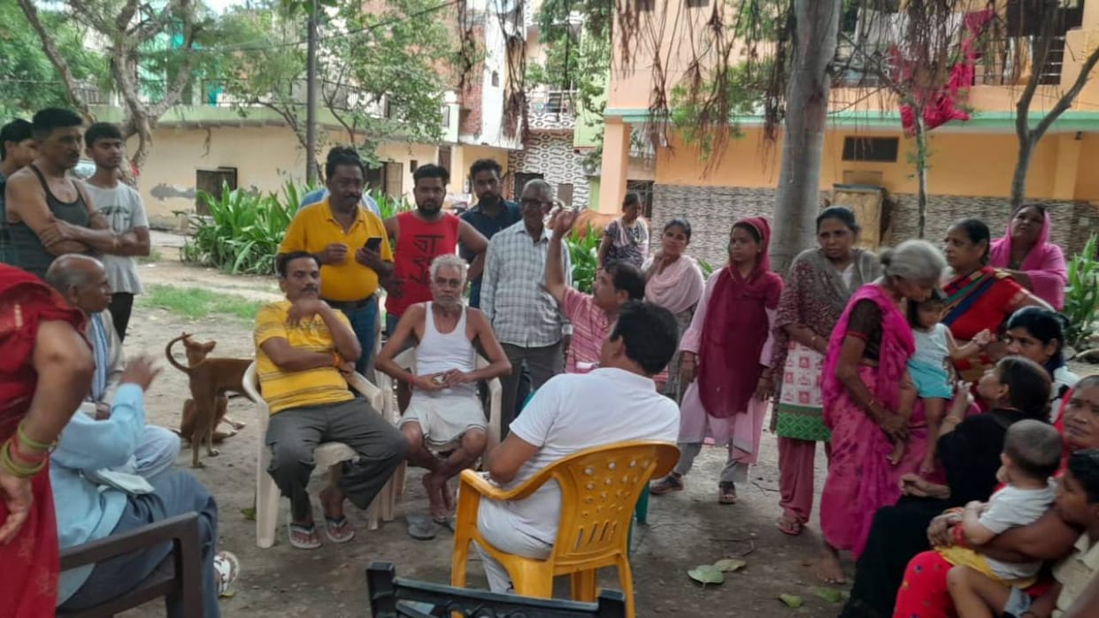 Troubled by shortage of drinking water in Agra women took supervisor hostage