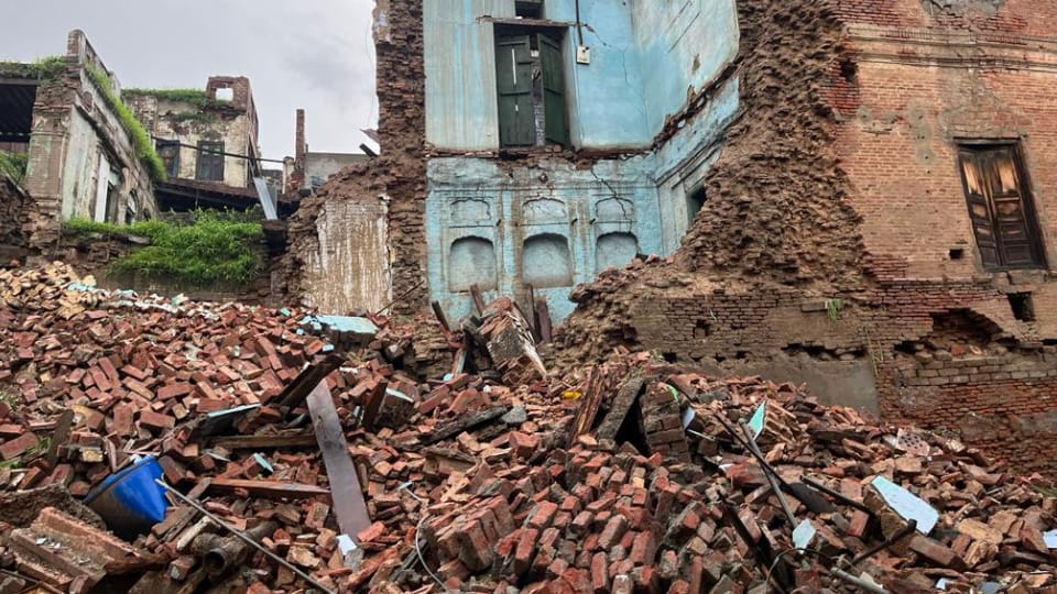 Building collapsed due to rain in Amritsar punjab weather update