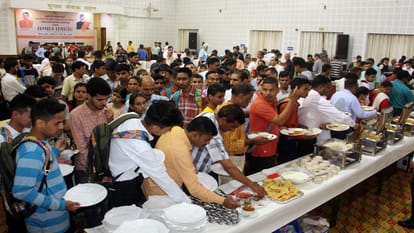 Amar ujala medhavi samman samaroh Dehradun Uttarakhand Board Toppers dinner at CM residenc
