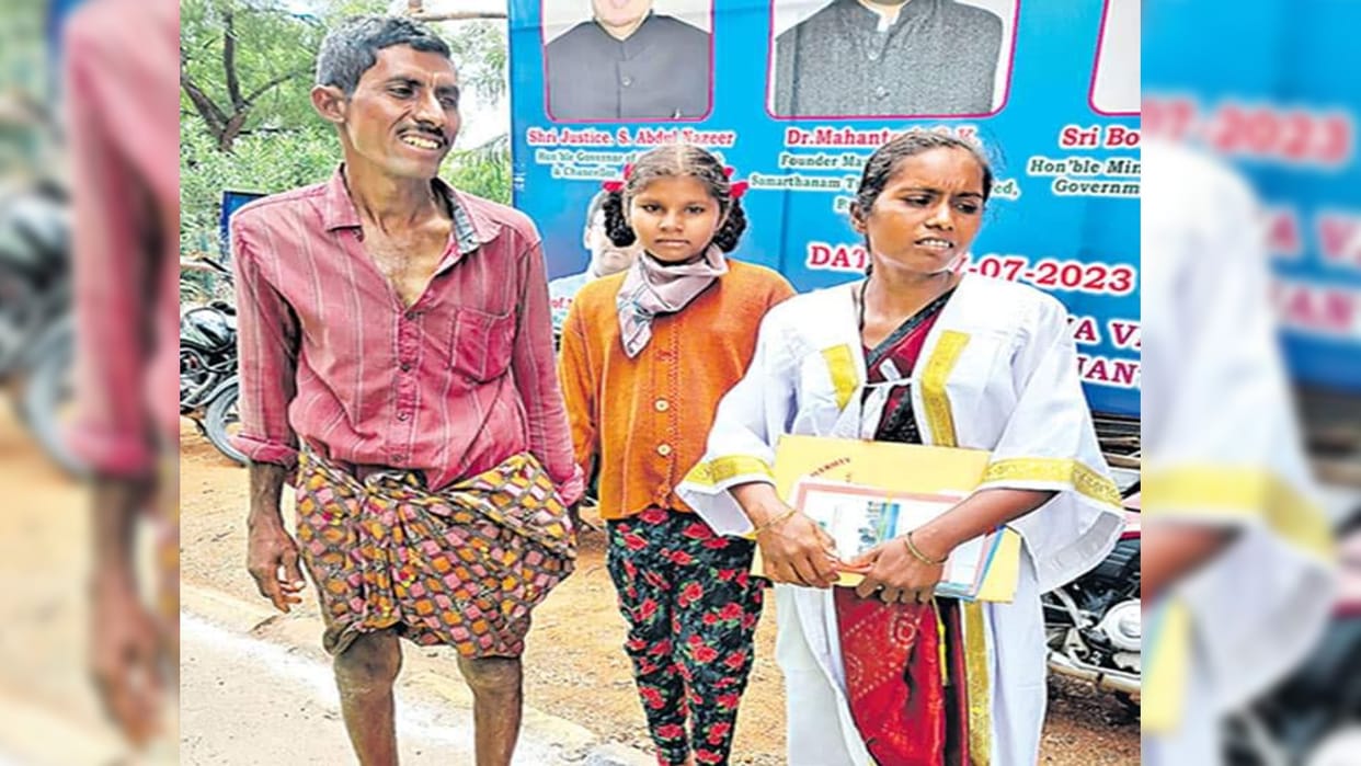Andhra Pradesh Daily Wage Labourer Sake Bharathi Got Phd Degree